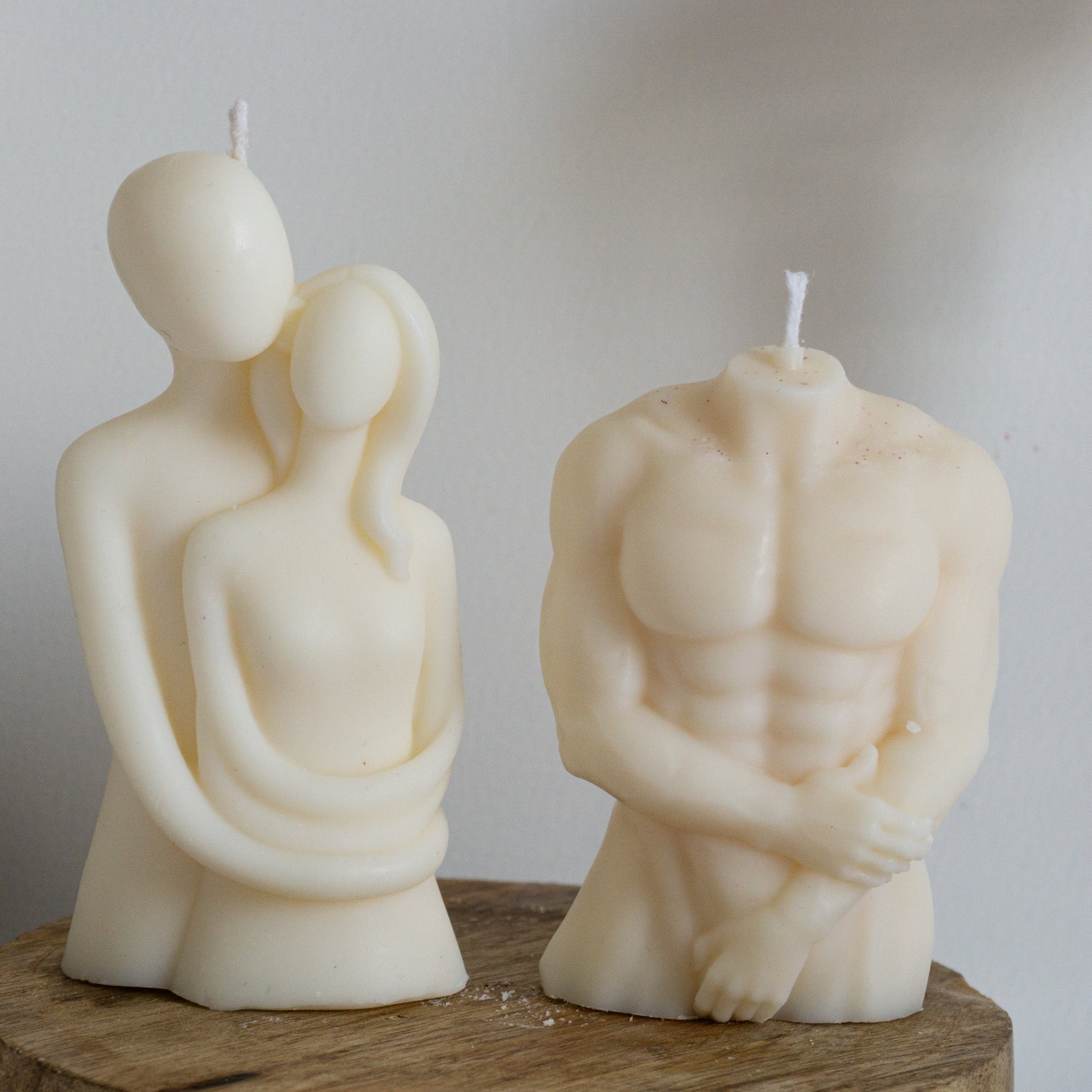 Photo 3 de deux la bougies artisanales sculptées "Corps homme" et "Mon amour"