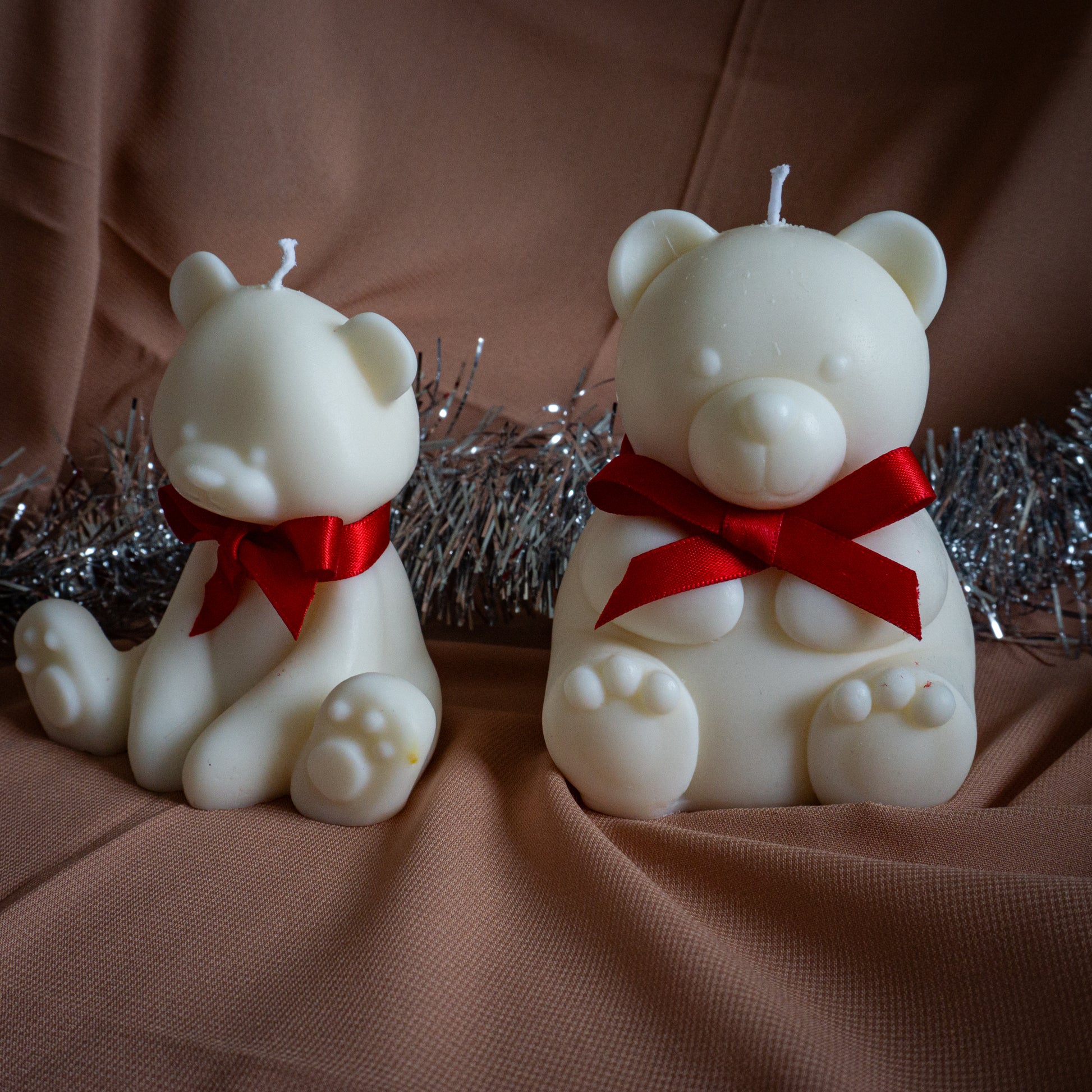Photo 4 du duo bougies artisanales sculptées qui s'appellent "Duo Ours Teddy" 